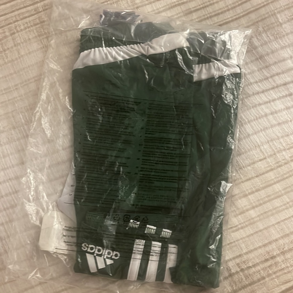 ⚽️adidas OFFICIAL MLS green/white WOMENS Shorts New with Tags/Smokefree home.